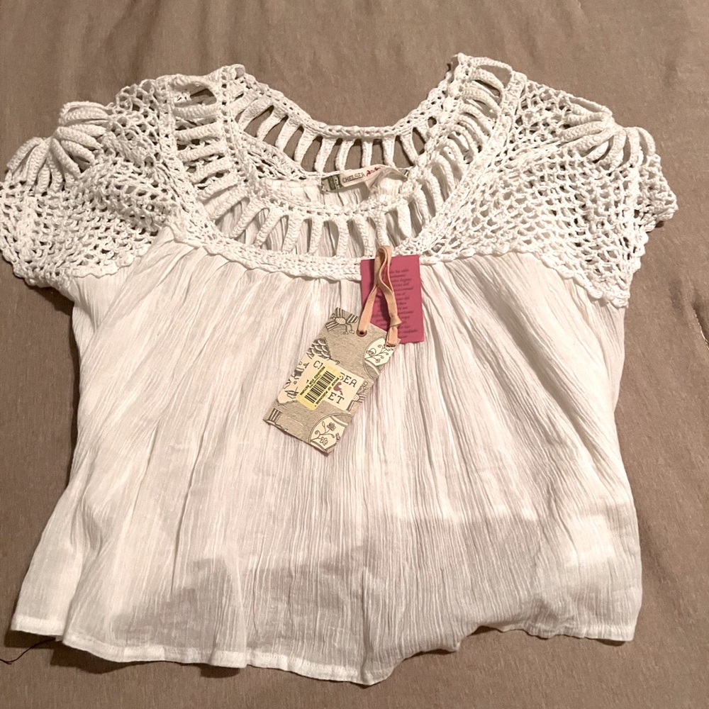 NWT Chelsea & Violet crop top